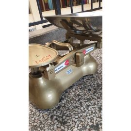 Counter Weighing Balances with Calibration Weights