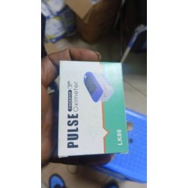 Finger tip pulse oximeter 